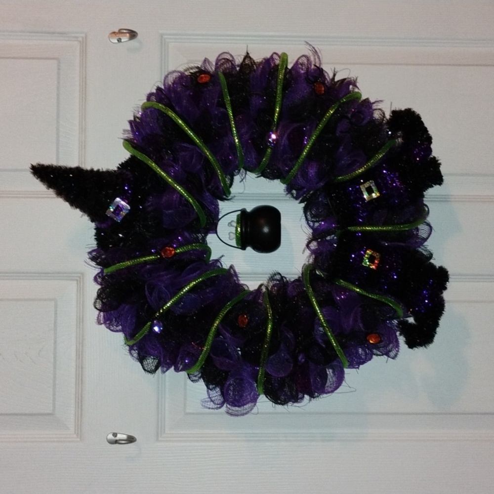 "Witch's Brew" Halloween Wreath - Picture 3 of 8